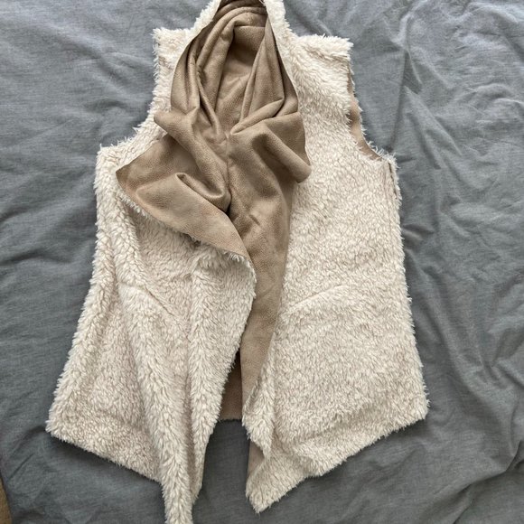 Zara Faux Fur, Faux Suede Vest - Picture 3 of 6